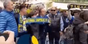 Εξέδρα με Μπάκο και Μποροβήλους πριν το μεγάλο ματς (vid)