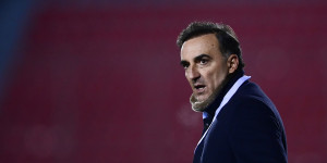 Στο νοσοκομείο ο Καρβαλιάλ - Τι συνέβη με τον πρώην προπονητή του Ολυμπιακού (video)