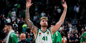 Σόου Ερνανγκόμεθ στην κάμερα του Athletiko με τον γιο του Γκραντ: «Πάμε Άμπου Ντάμπι baby!» (video)