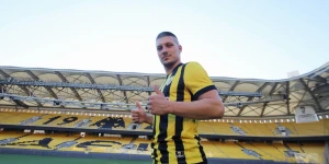 Μέσα ο Γιόβιτς, έξω ο Μαρσιάλ από την ευρωπαϊκή λίστα της ΑΕΚ