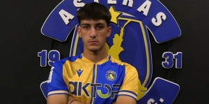 Επαγγελματικό συμβόλαιο και για τον Μανταζέλη