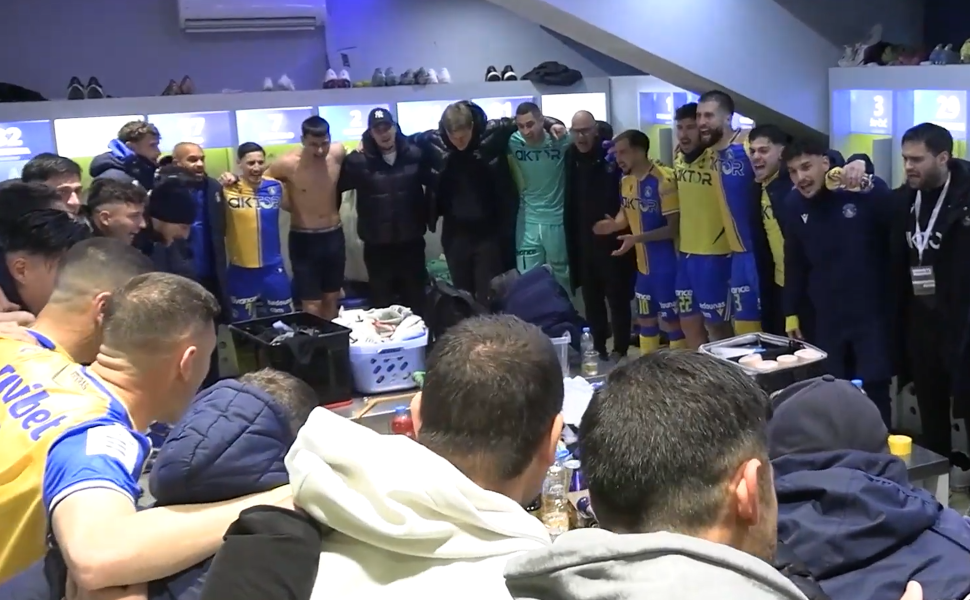 Ο χορός στη βροχή, οι έξαλλοι πανηγυρισμοί και η παρακάμερα από την "τριάρα"